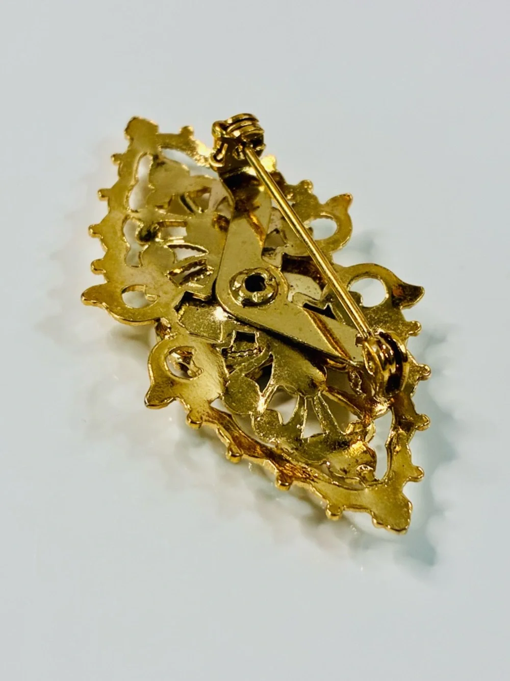 VTG Gold Stone Butterfly Filigree Brooch Ornate Sparkling Everyday Elegant EUC